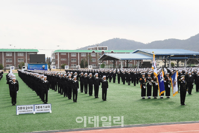 수병없이 '간부함' 띄우는 해군…병력절감형 軍 운영 안간힘