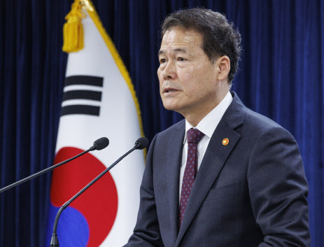김영호 장관 “北비핵화 중간조치, 받아들일 수 없어”