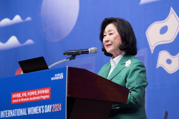 이화여대 김은미 총장, 세계여성의날 기념행사 기조연설