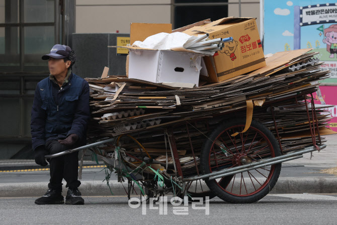 [포토]한국 노인빈곤율 개선되다가 후퇴