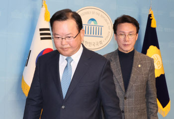 민주당, 이해찬·김부겸 선대위 합류…비례 '종북' 논란에 깊어지는 고심