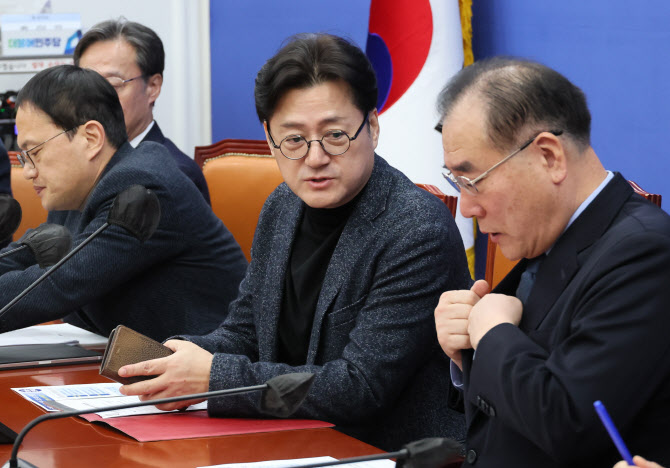 민주당, 14일 외통위 소집 요청…'이종섭 해외도피 특검법' 발의