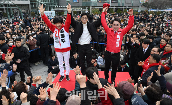 [포토]'시민들에게 인사하는 한동훈-김영주-박용찬'