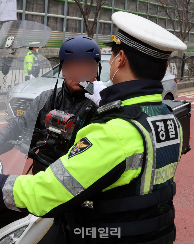 [포토]경찰, 하교시간대 음주운전 특별단속 실시