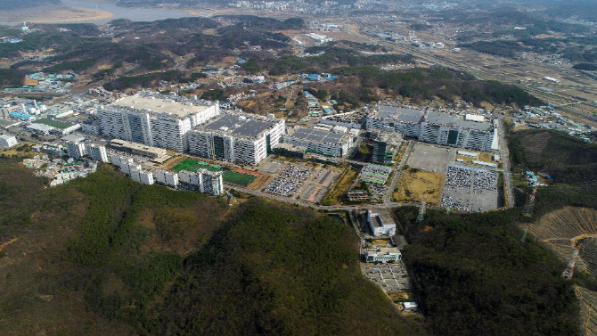 지난해 임금·투자 줄인 LGD…정호영 前 대표 14.7억 수령