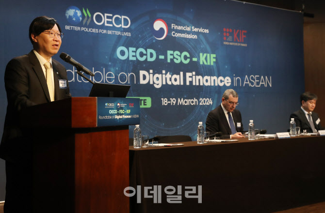 [포토] OECD 라운드테이블 인사말하는 김소영 부위원장