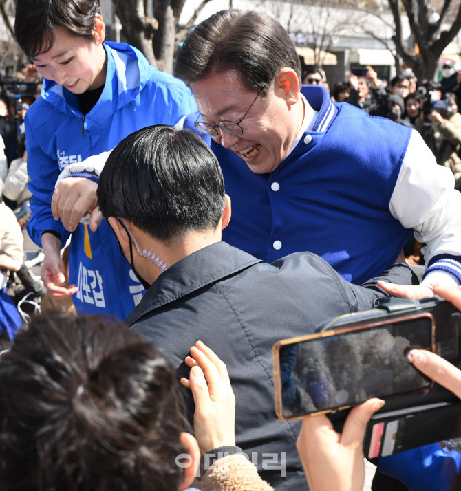 [포토]부축받는 이재명