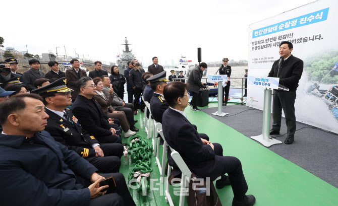 [포토] 오세훈 시장, 한강경찰대 순찰정 진수식 참석