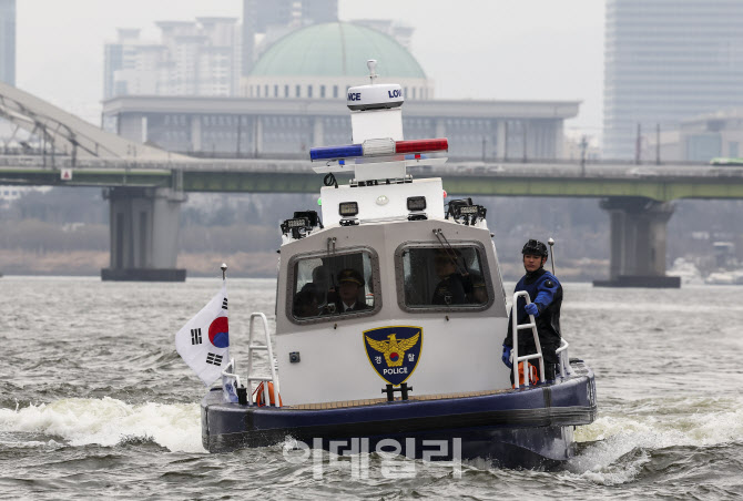 [포토] 한강 점검하는 한강경찰대 순찰정