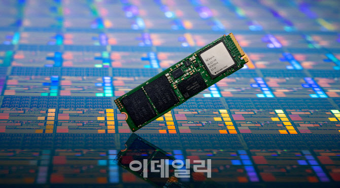 SK하이닉스, 美서 AI PC용 최고 성능 SSD 신제품 공개