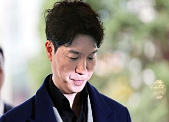 “박수홍 항상 여자랑 있다” 댓글 쓰라더니…‘무죄’ 주장하는 형수