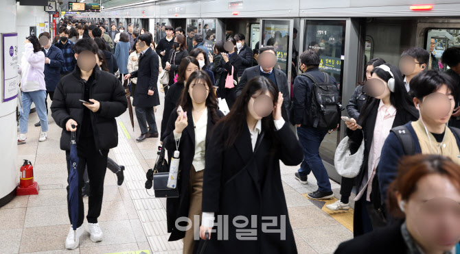 [포토]서울 버스파업 첫날, 지하철 ‘인산인해’·