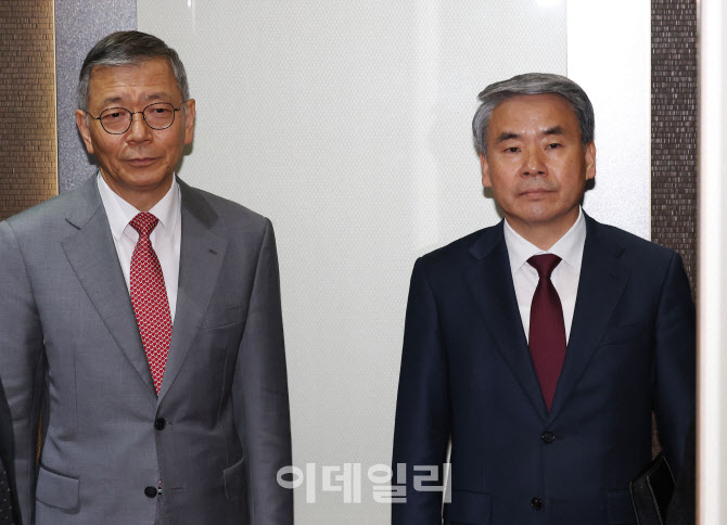 [포토]방산협력 관계부처 주요 공관장 회의 참석하는 이종섭-류제승