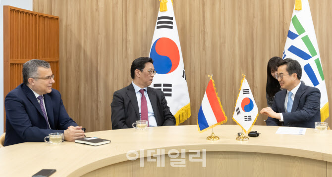 경기 남북부 'AI산업벨트' 추진 김동연, ASM 대표와 협력 논의