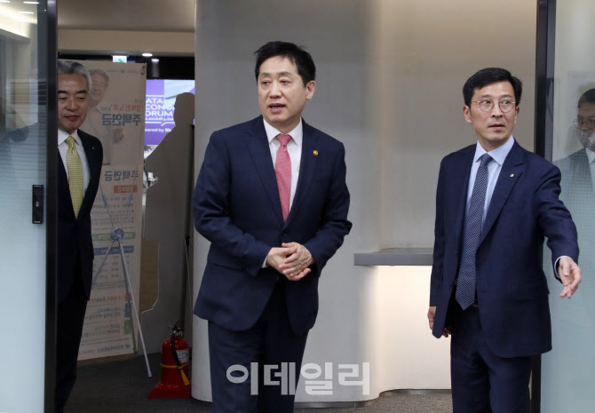 [포토] 한국주택금융공사 방문하는 김주현 위원장