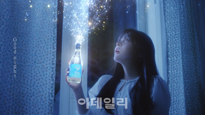 롯데칠성음료 ‘별빛청하 스파클링’ 신규 광고 온에어