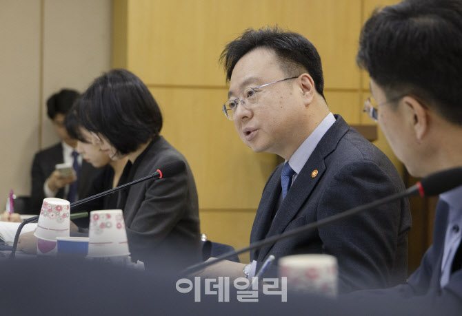 전공의 사태 장기화…공중의·군의관 파견 연장(상보)