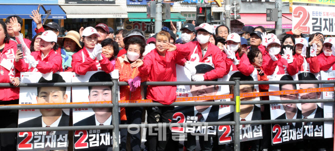 [포토]선거운동하는 선거운동원들