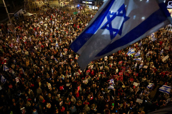 '이·팔 전쟁 6개월'…이스라엘 反정부 시위에 10만명 모여