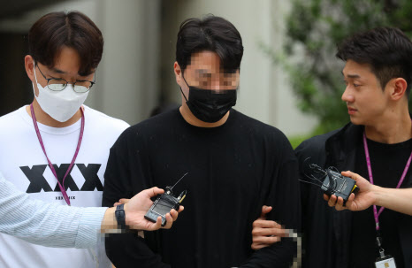 '롤스로이스男' 지인 협박해 3억 뜯은 유튜버 구속