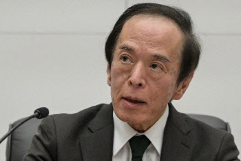 일본은행 총재 “시장 상황 따라 국채 매입 축소”