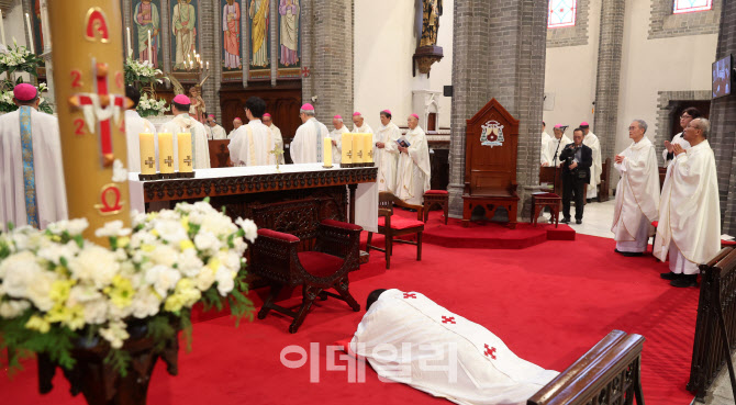 [포토]이경상 신임 주교 사목표어 ‘예수님의 마음으로 살기’