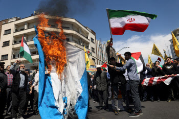 이란·이스라엘 충돌 임박에..프랑스 "중동여행 자제하라"