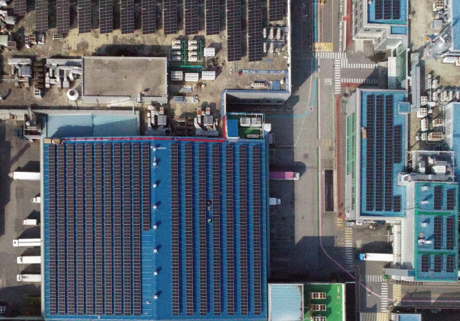 HD현대에너지솔루션, CJ제일제당에 2.7MW 지붕형 태양광 구축