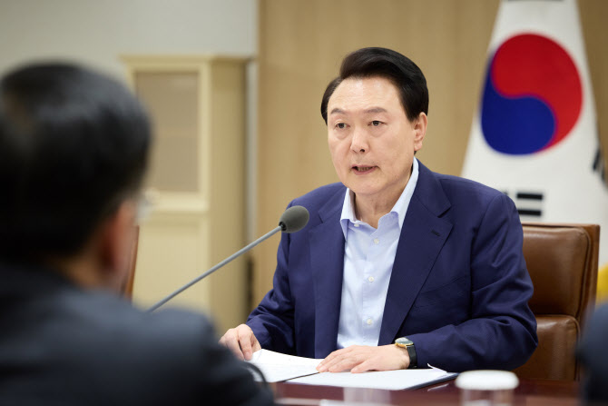 尹 "국정 우선순위는 '민생 또 민생'…민생안정에 최선"