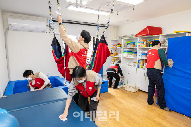 [포토] 롯데월드, 장애시설 사회공헌 봉사활동