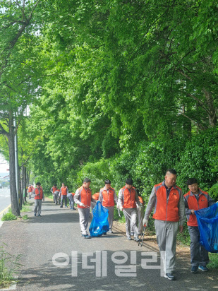 [포토]한국타이어, 대전·금산공장 인근서 환경정화 봉사활동