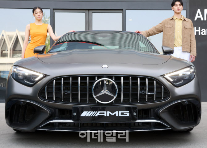 [포토]눈물의 여왕 김수현 벤츠 AMG SL 63 로드스터