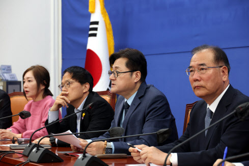 민주당 `4인가족 100만원 지역화폐` 민생회복지원금 제안