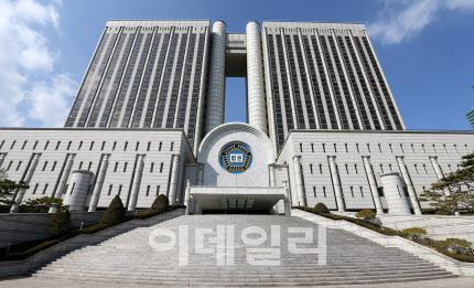 ‘LH 감리입찰 뇌물’ 심사위원들 구속심사 출석…묵묵부답