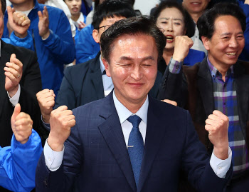 [속보]법원, ‘경찰국 반대’ 류삼영 총경 정직처분 취소소송 ‘기각’