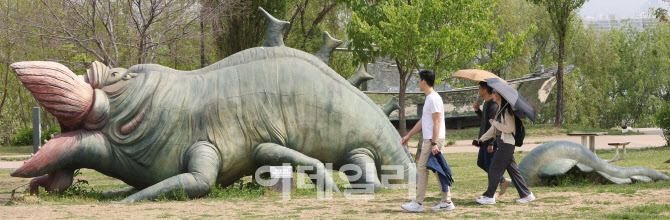 [포토]여의도 한강공원에 설치된 '2억원' 괴물 결국 철거