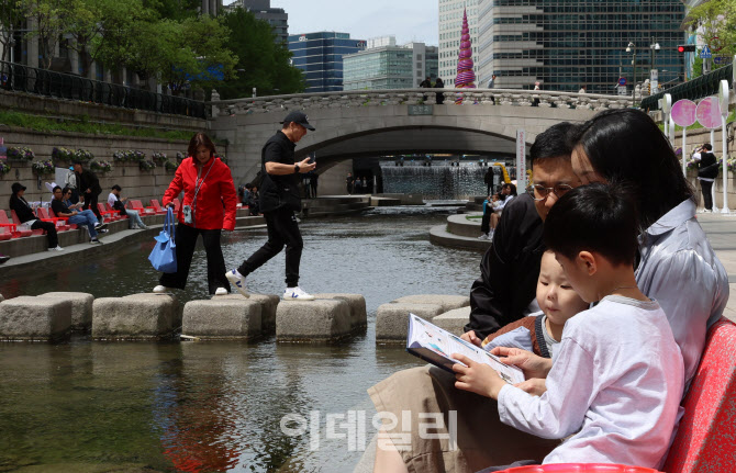 [포토]도서관으로 변신한 청계천