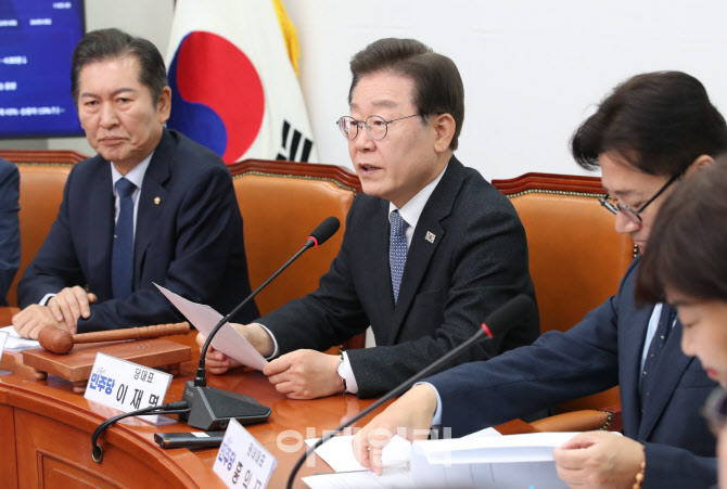 [포토]이재명, '尹 영수회담 제안 환영...총선 민심 전달할 것'