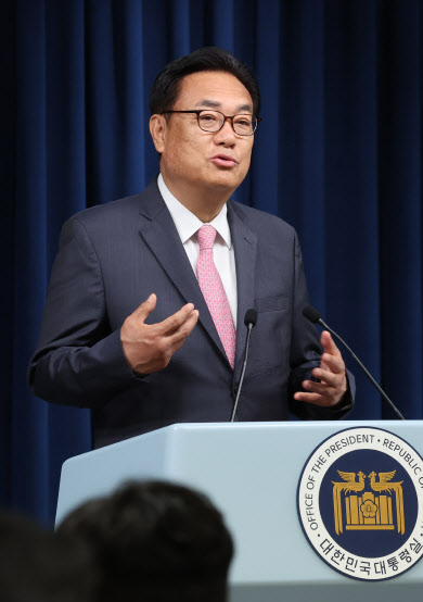 정진석 신임 비서실장 “尹 ‘통합의 정치’ 펼치는데 잘 보좌”