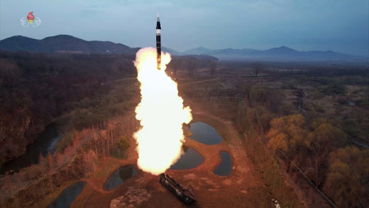 북한, 동해상 탄도미사일 발사…20일만 도발 재개(종합)