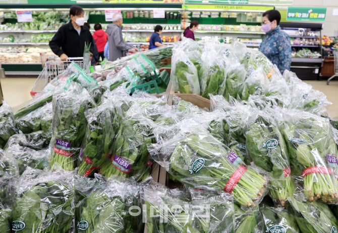 [포토]"언제까지 오르나"…한국 식품 물가 상승률, OECD 국가 중 3위