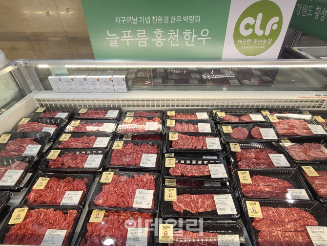 [포토] 농협-롯데백화점, '늘푸름홍천한우' 판매전