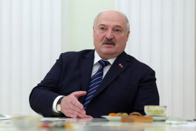 벨라루스 대통령 "러시아, 전술 핵무기 수십 개 벨라루스 배치"