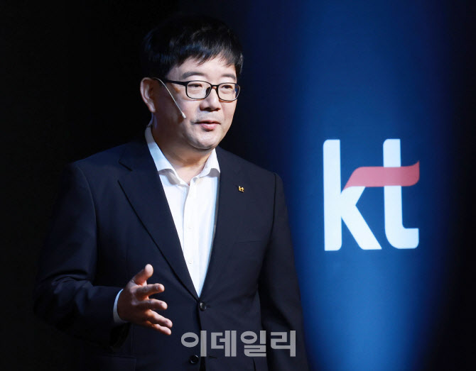 [포토]미디어 전략 발표하는 김훈배 KT 미디어플랫폼 사업본부장