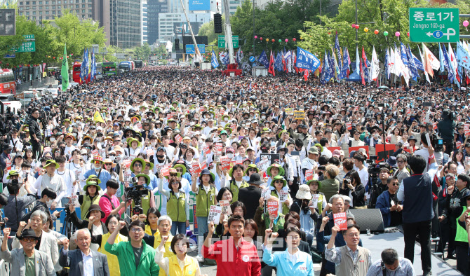 [포토]서울 광화문에서 민노총 대규모 노동절 대회