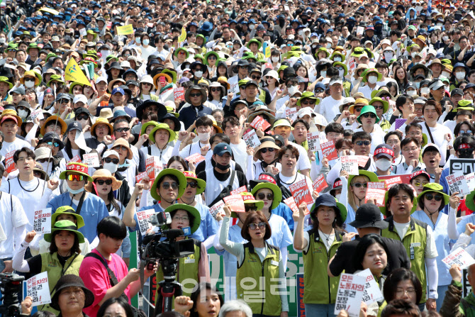 [포토]서울 광화문에서 민노총 대규모 노동절 대회 열어