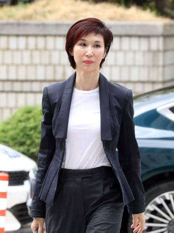 노소영 관장 前 비서, 26억원 빼돌린 혐의로 재판行