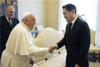 이재용, 유럽 출장 중 바티칸 방문..프란치스코 교황과 만나