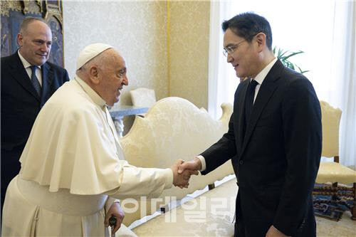 이재용, 유럽 출장 중 바티칸 방문..프란치스코 교황과 만나