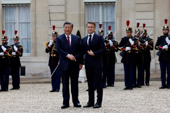 시진핑 만난 마크롱 "EU-중국 대화 그 어느 때보다 중요해져"
